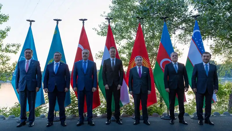 Türkiye'nin Dışişleri Bakanı Fidan, Budapeşte'de Uluslararası Görüşmeler Gerçekleştirdi
