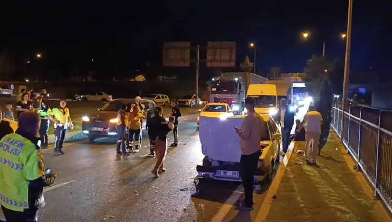 Otoyolda Şok Eden Kaza: İkisi Çocuk Dört Yaralı