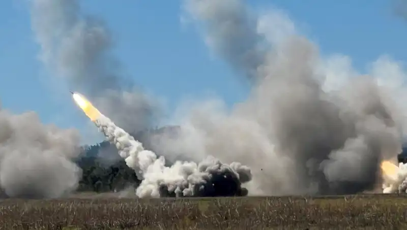 Avustralya'nın Dev Askeri Tatbikatında Tarihi Bir An: HIMARS Atışı Gerçekleştirildi
