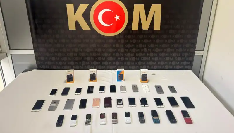 Türkiye'de 37 Kaçak Cep Telefonu Ele Geçirildi: Gümrük Operasyonlarının Artışı