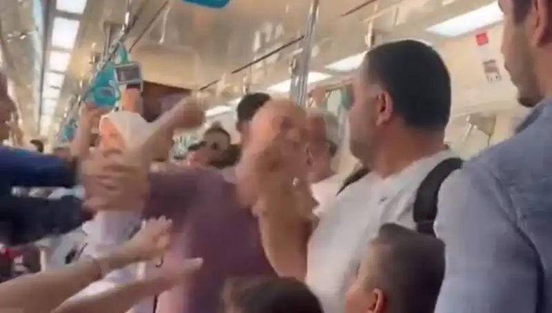 Marmaray'da Yaşanan Yumruklu Kavga: Güvenlik Kameraları İnceleniyor