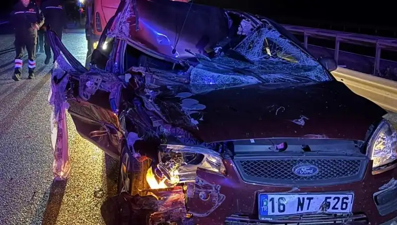 Afyonkarahisar'da Korkunç Kaza: Otomobil ile TIR Çarpıştı, 4 Yaralı!