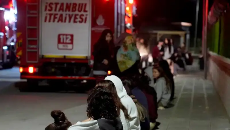 Kız Öğrenci Yurduna Yangın: 2500 Öğrenci Panik İçinde Tahliye Edildi