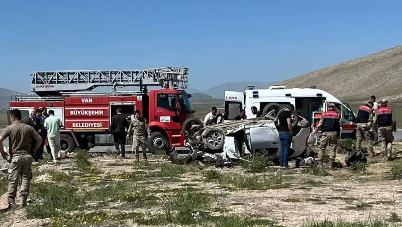 Van'da Meydana Gelen Trafik Kazasında Feci İhmal! 4 Kişi Hayatını Kaybetti