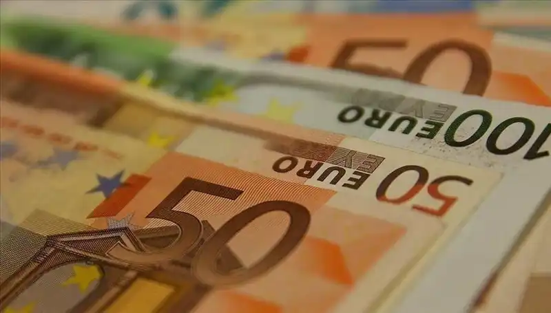 Euro, Ekonomik Verilerin Etkisiyle Zirveden Gerilemeye Başladı