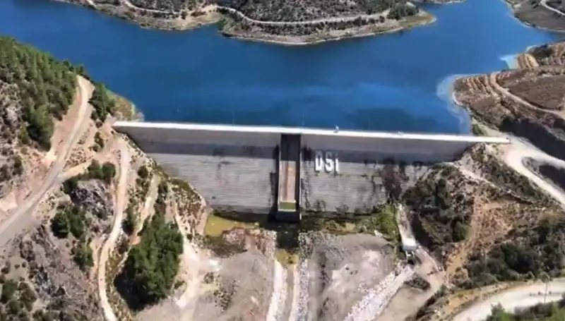 Çeşme'de Su Kesintileri Sona Eriyor: Uzun Süreli Bekleyiş Bitiyor