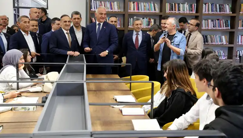 Metruk Bina, Şehrin Yeni Kütüphanesine Dönüşerek Kültürel Bir Hazine Haline Geldi
