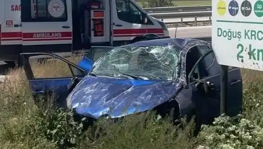 Kontrolden Çıkan Araç Havada Uçtu: İki Kişi Yaralandı