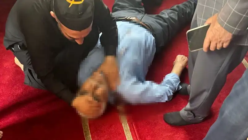 Camide Namaz Kılarken Bıçaklanan Adamın Dramı: Saldırgan Yakalandı mı?