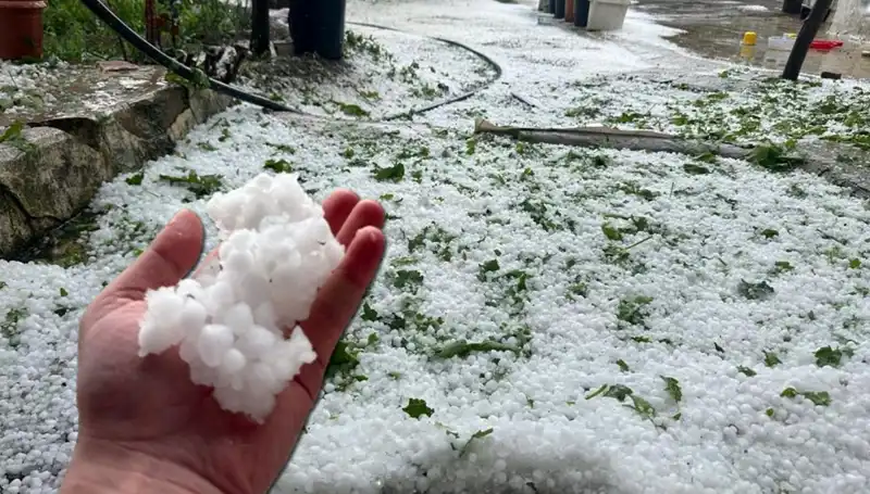 Haziran'da Beklenmedik Dolu Olayı ile Şehir Beyaza Büründü