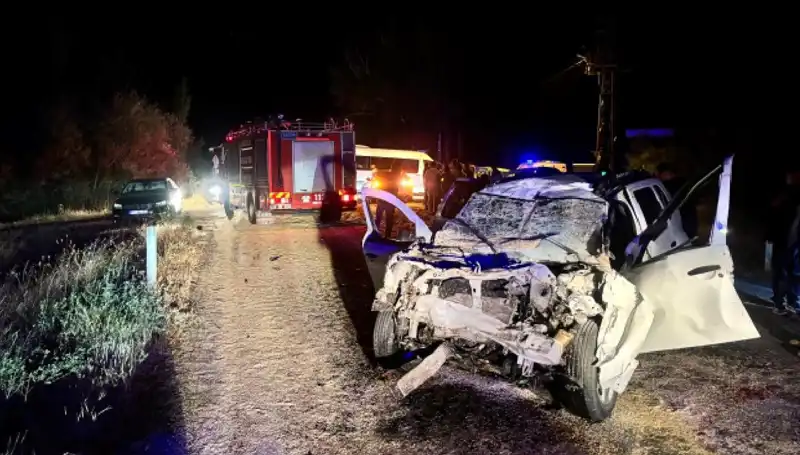 Ciple Traktör Çarpıştı: 5 Yaralı ve Tüyler Ürperten Masaüstü Görüntüleri