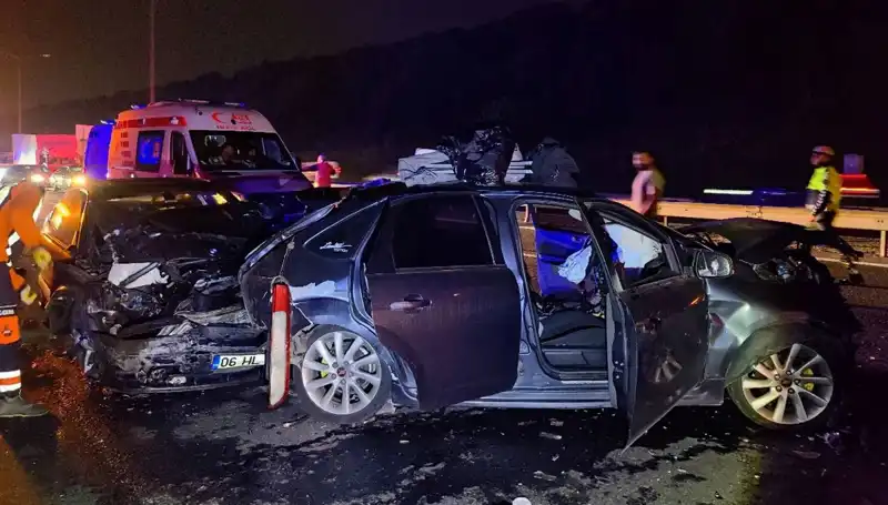 TEM Otoyolu'nda Zincirleme Kaza: 7 Yaralı, Trafik Kilitlendi!