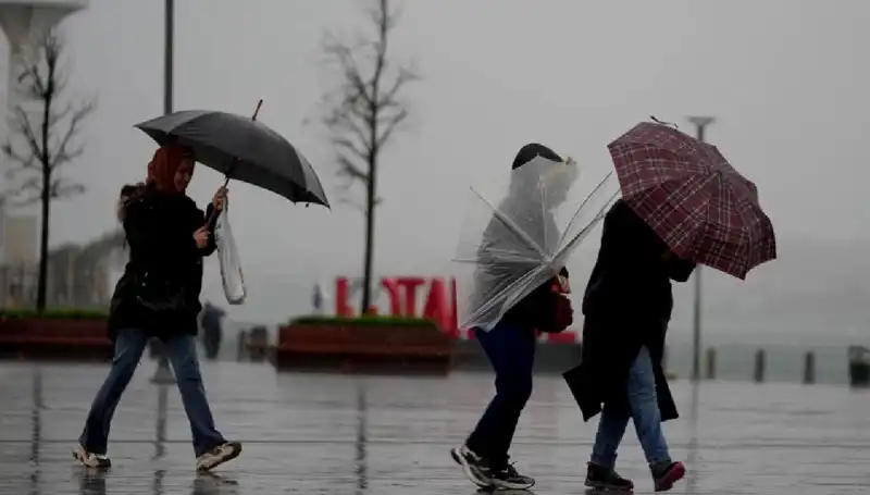 Türkiye'nin İki Bölgesinde Kuvvetli Sağanak Yağış Uyarısı Yapıldı