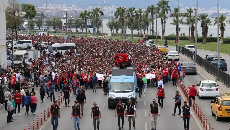 İzmir'deki Grevde 4. Gün: İşçiler Taleplerini Yükseltiyor