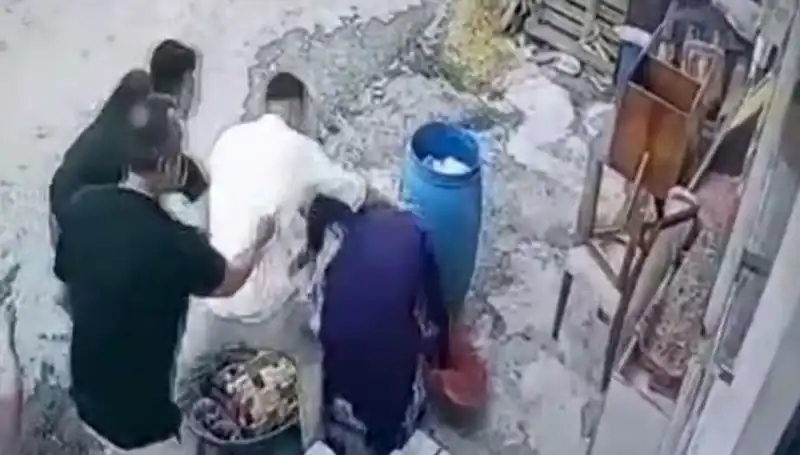 Başakşehir'de Bidon Krizi: Baba ve Oğulun Şiddeti 58 Yaşındaki Kadını Hedef Aldı