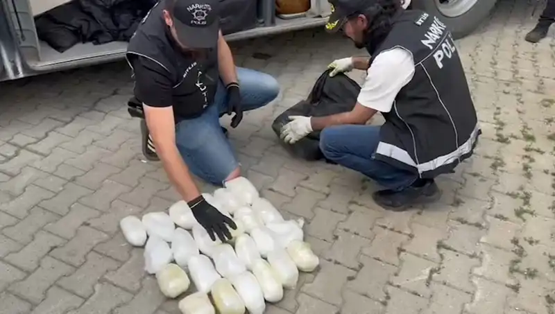 Yolcunun Valizinde Şok Edici 13 Kilo Metamfetamin Bulundu