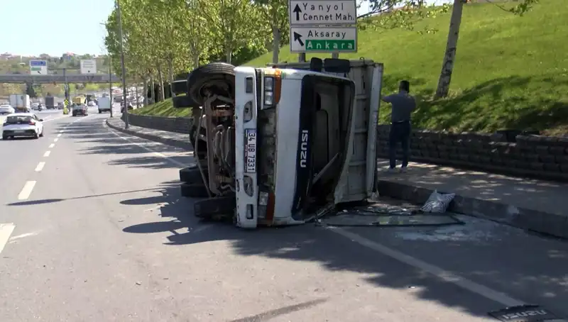 Küçükçekmece D-100 Karayolu’nda Feci Kaza: Yaralılar ve Trafik Felaketi!