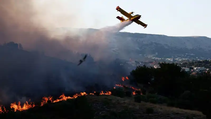 Sakız Adası'nda Yangın Kontrol Altına Alındı: Doğa Koruma Mücadelesi Devam Ediyor