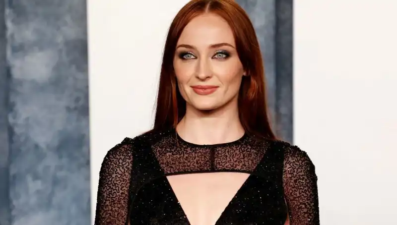 Sophie Turner'dan Şaşırtan Tepki: Game of Thrones Yorumları Başına Dert Oldu