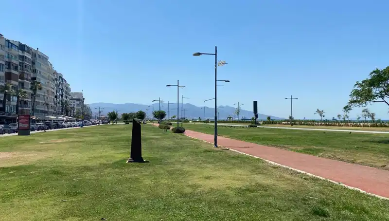 İzmir'de Sıcaklık Rekoru: Kordon Plajı Neden Boş Kaldı?