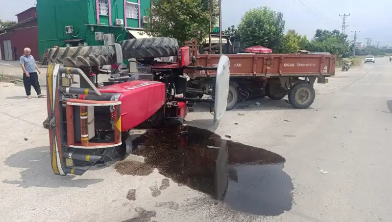Traktör Otomobille Çarpıştı, İki Kişi Yaralandı: Devrilme Anı Korkuttu