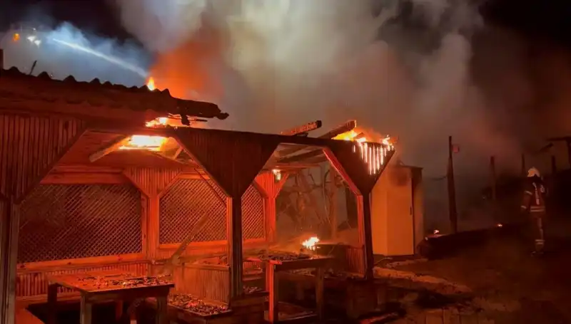 Şile’de Gözleme Restoranında Korkutan Yangın: Altı Restoran Alev Alev Yandı
