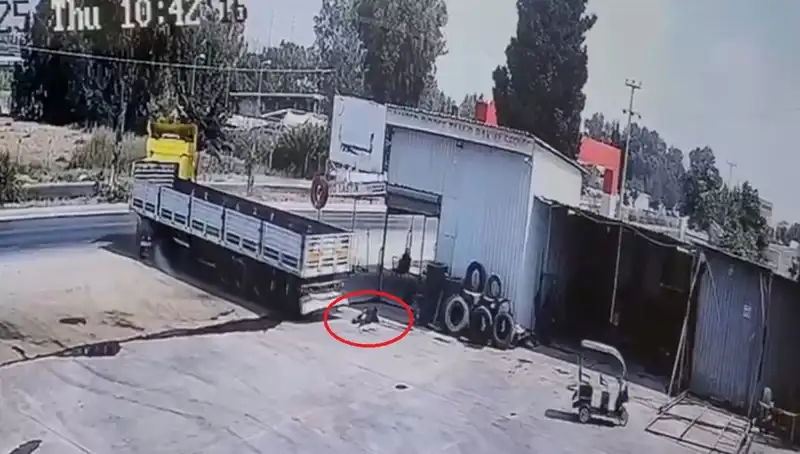 Korkunç Kaza: 16 Yaşındaki Çocuk İşçi, TIR'ın Altında Hayatını Kaybetti
