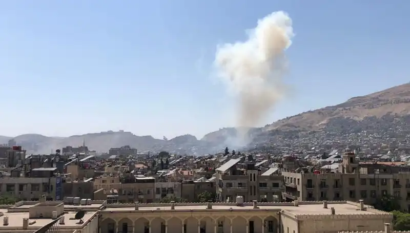 Süveyda'da Gergin Atmosfer: İsrail Hava Saldırıları Kentin Çevresini Vurdu