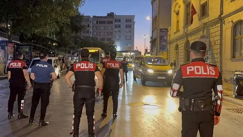 Megakentte Gözaltılar Patladı: 4 Saat İçinde Yüzlerce Tutuklama!
