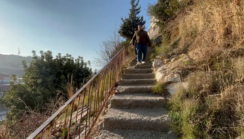 Uçurum Kenarındaki Yürüyüş: 107 Basamaklı Merdivenin Hikayesi