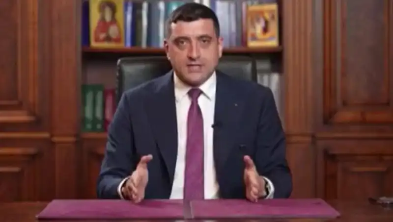 Romanya'da Seçimlerde Aşırı Sağcı Adayın İlk Turda Öne Geçmesiyle Siyasi Rüzgarlar Değişiyor
