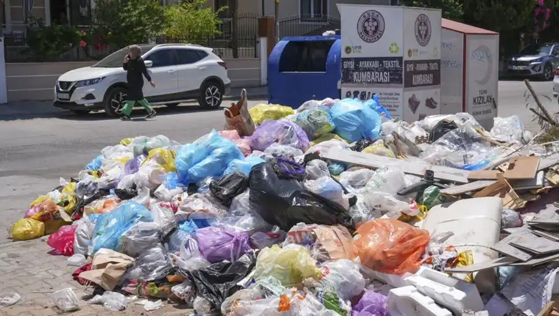 İzmir’de Artan Çöp Sorunu: Kentin Temizliği Tehlikede mi?