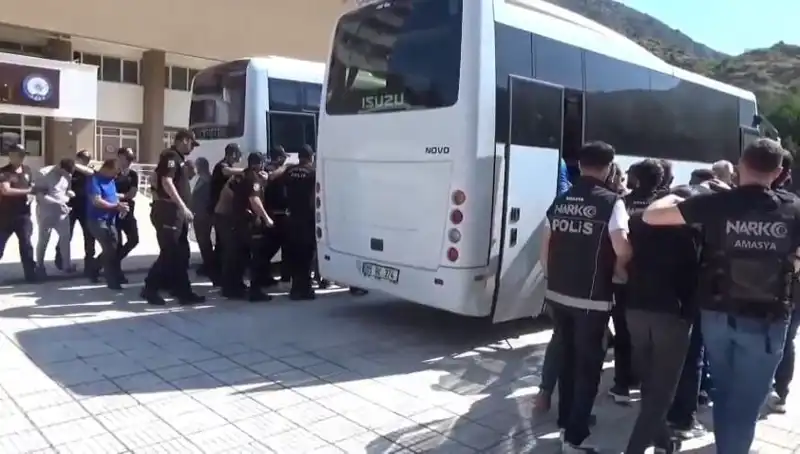 Amasya’da Uyuşturucu Operasyonunda 13 Kişi Tutuklandı: Ayrıntılar Ortaya Çıktı