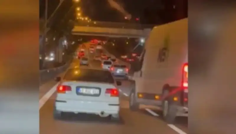 Tuzla’da Makas Terörü: Feci Kazada Sürücü Tutuklandı, Kentin Nefesi Kesildi