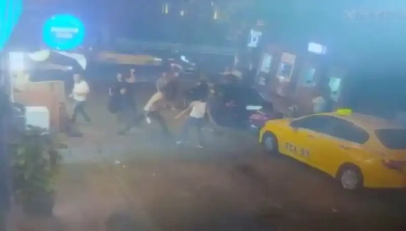 Beyoğlu’nda Laf Atma Kavgası: Sokaklarda Kan Aktı