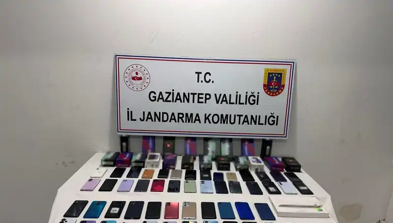 Gaziantep’te Kaçak Telefon Operasyonu: 2 Milyon TL Değerinde Malzeme Ele Geçirildi!