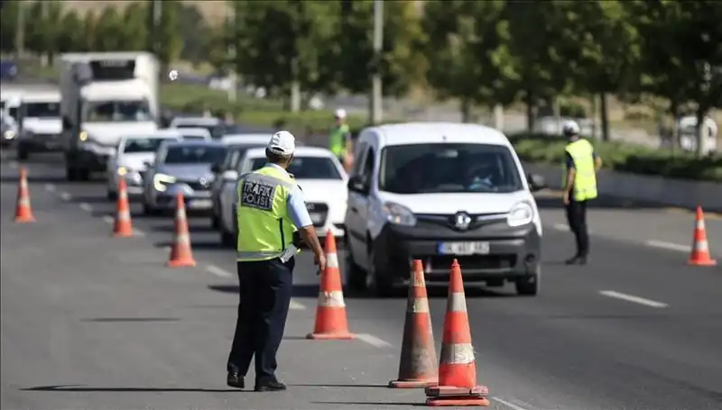 Tüneli Kapatıp Konvoy Oluşturan Vatandaşlar, Yetkilileri Şaşırttı
