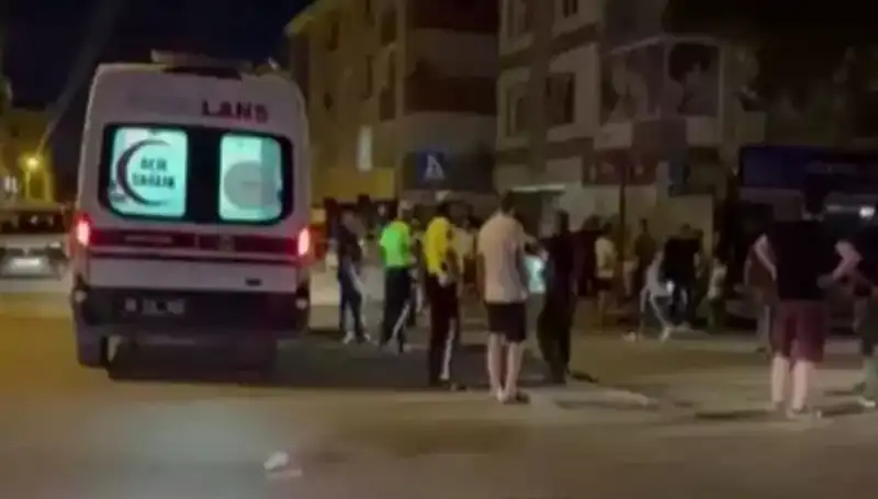 Alkollü Sürücü, Tartıştığı Yayaları Kamyonetle Ezdi: Korkunç Kaza Anı